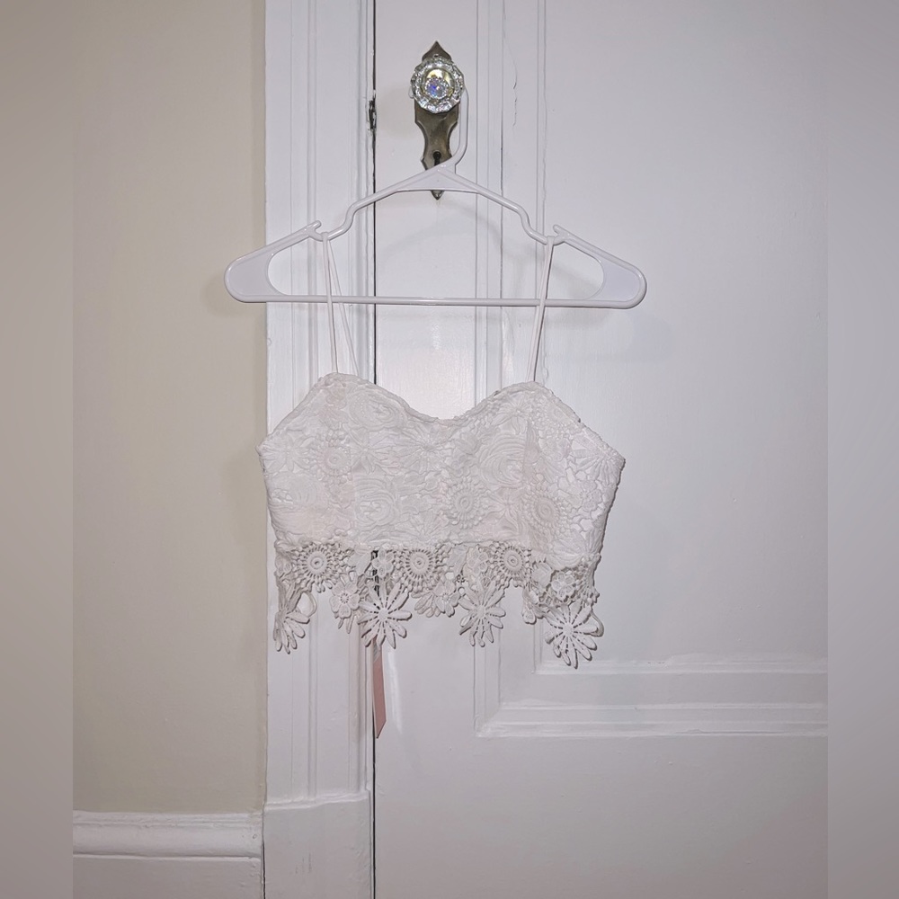 White LF Bohemian Lace Tank Top Crop Top, Size 6